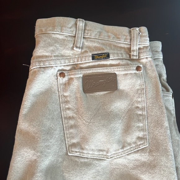 Wrangler Beige Jeans - Picture 2 of 4